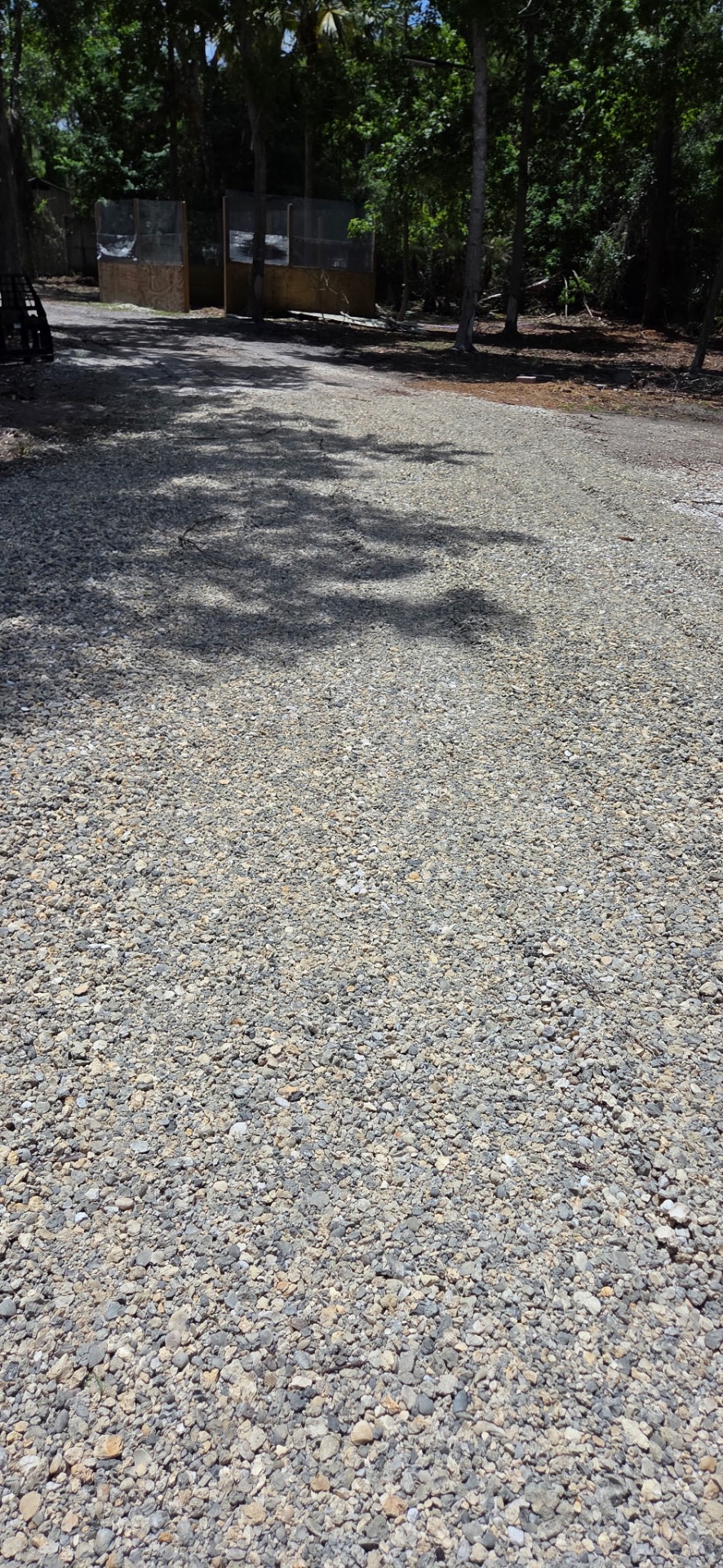 Freshly laid gravel driveway in Florida